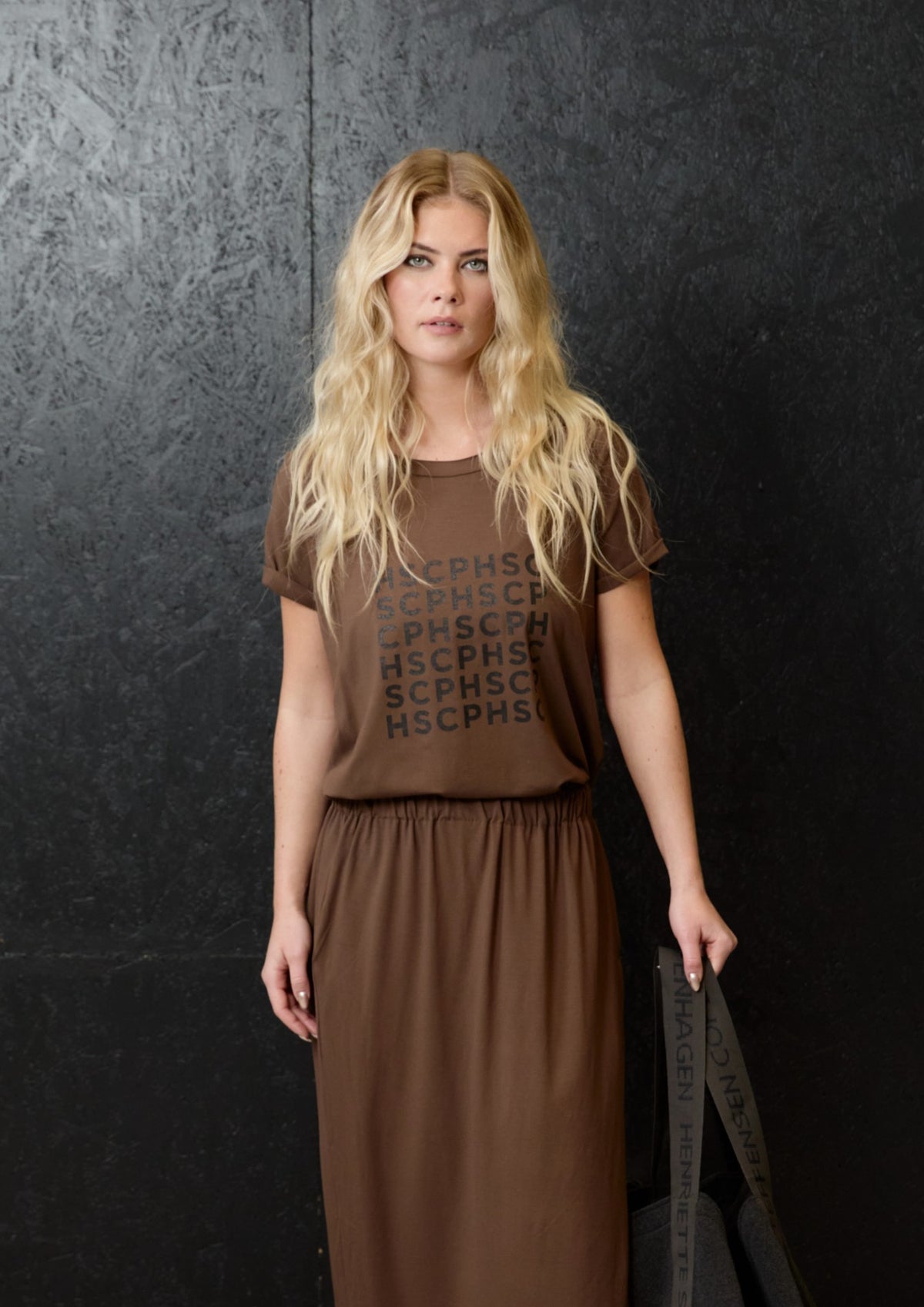 HENRIETTE STEFFENSEN COPENHAGEN T-SHIRT LOGO PRINT - 96107 T-SHIRTS CHOCOLATE 844