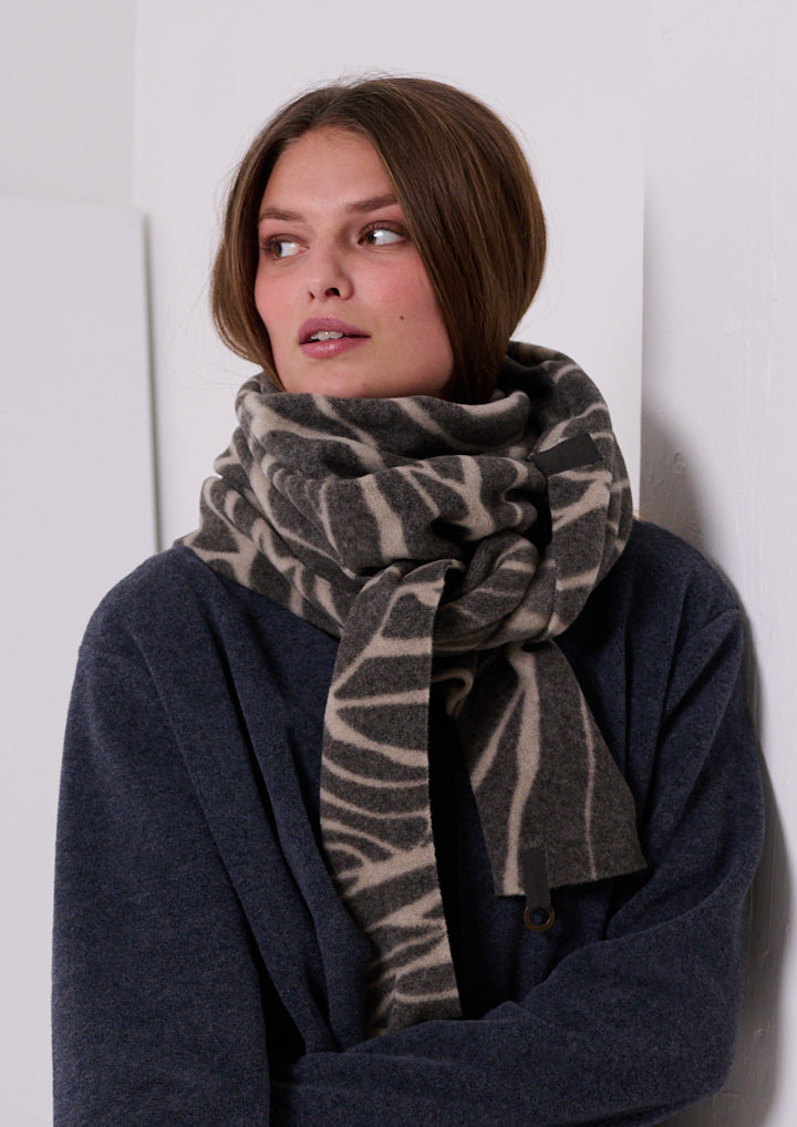 HENRIETTE STEFFENSEN COPENHAGEN DREIECKIGER SCHAL - 4051P SCARFS LEAVES