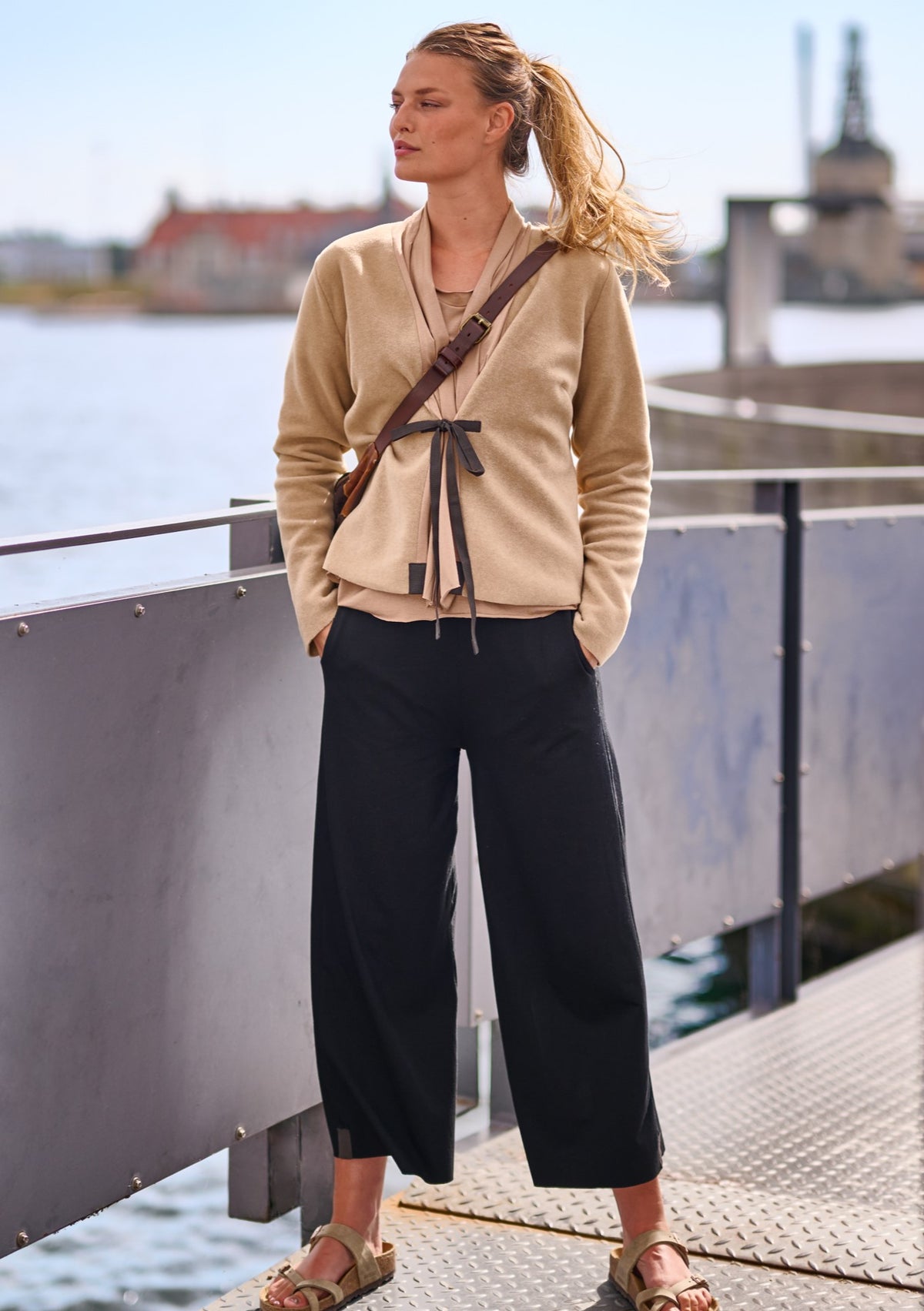 HENRIETTE STEFFENSEN COPENHAGEN FLARE HOSEN 3/4 - 99015 BUKSER BLACK 900