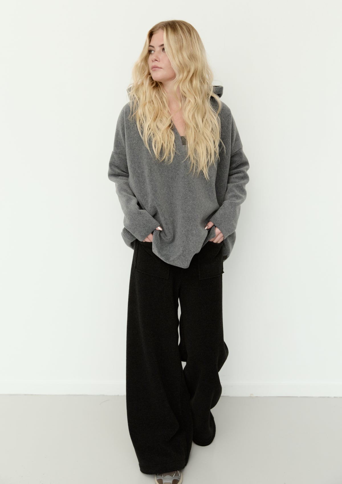 HENRIETTE STEFFENSEN COPENHAGEN KAPUZENPULLOVER - 1413 BLUSER GREY 905
