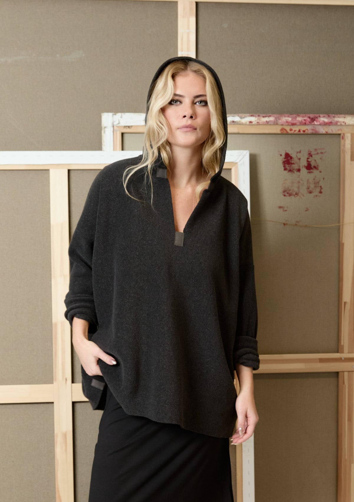 HENRIETTE STEFFENSEN COPENHAGEN KAPUZENPULLOVER - 1413 BLUSER SOFT BLACK 914