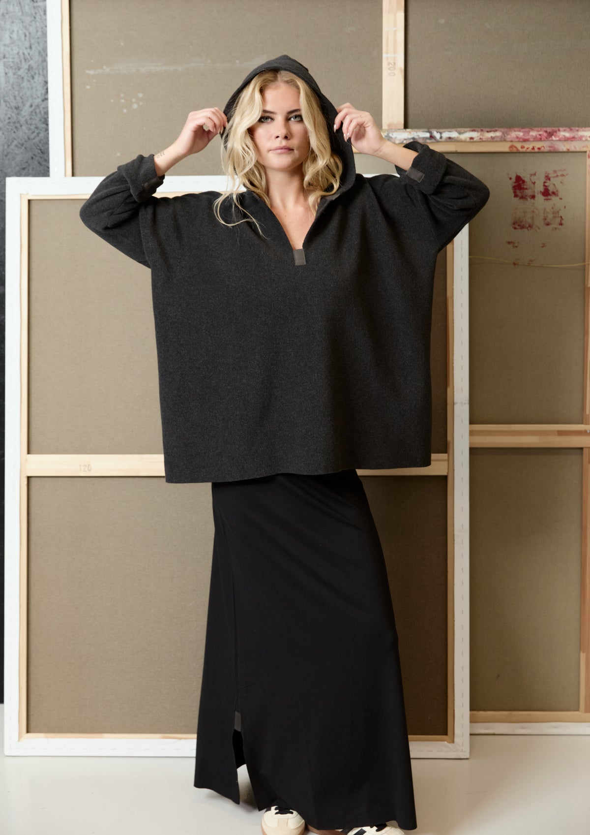 HENRIETTE STEFFENSEN COPENHAGEN KAPUZENPULLOVER - 1413 BLUSER SOFT BLACK 914